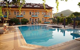 Suzanne Hotel & Restaurant